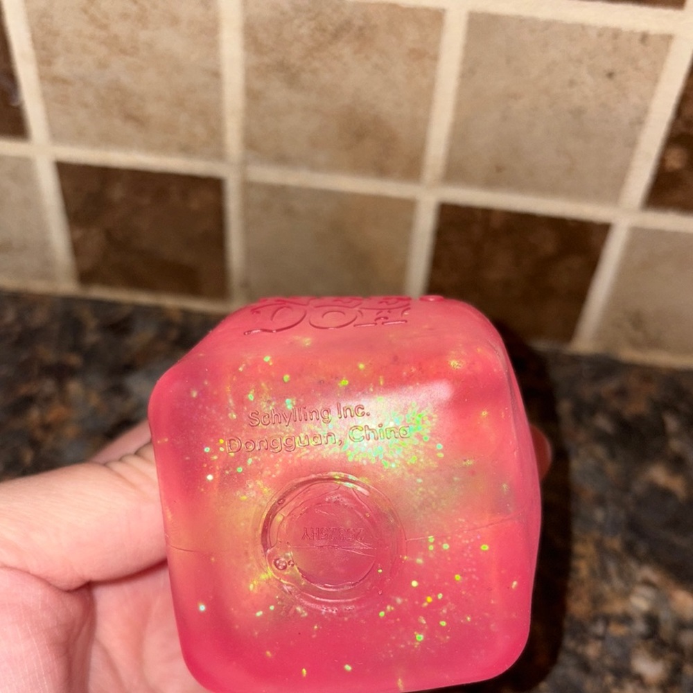 Needoh glitter and glow cube - Picture 2 of 4